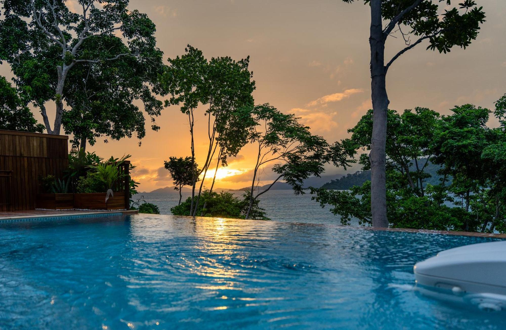 Ten Moons Sunset Villas Koh Lipe Exteriör bild